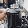Lifting the stockpot lid